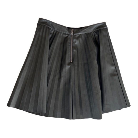 Express “Leather” Pleated Skirt Size 8 women’s - Picture 2 of 8